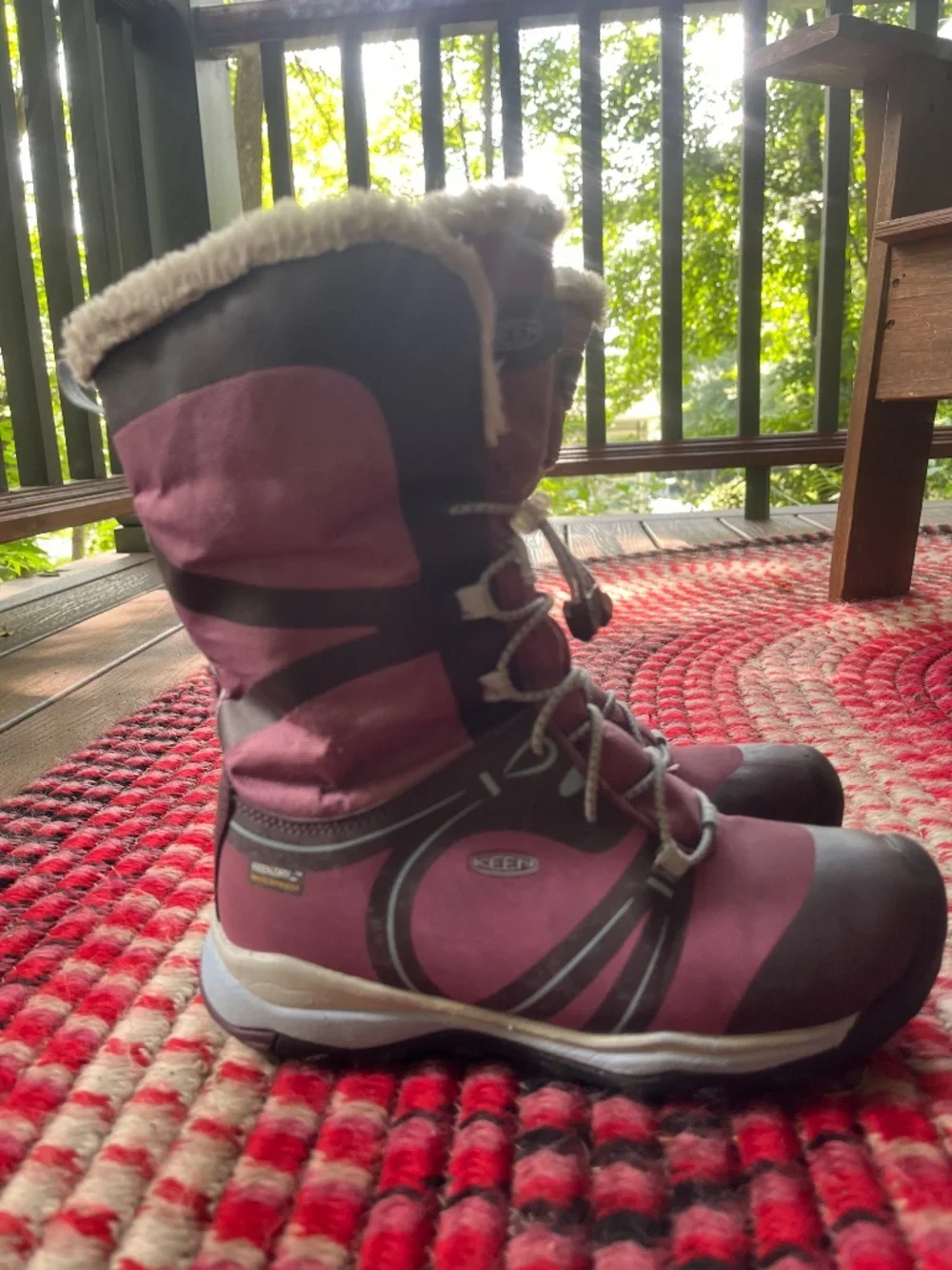 Girls Keen Snow Boots Size 4 ❄️